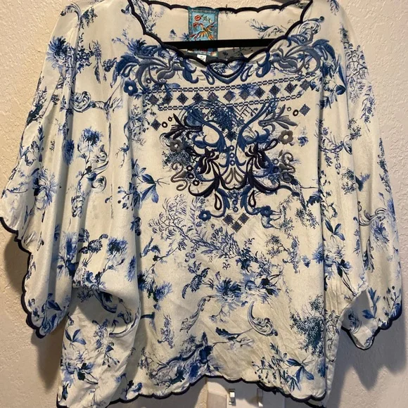 Rare Johnny was blue white embroidered 100% silk short sleeve blouse floral - Picture 2 of 10